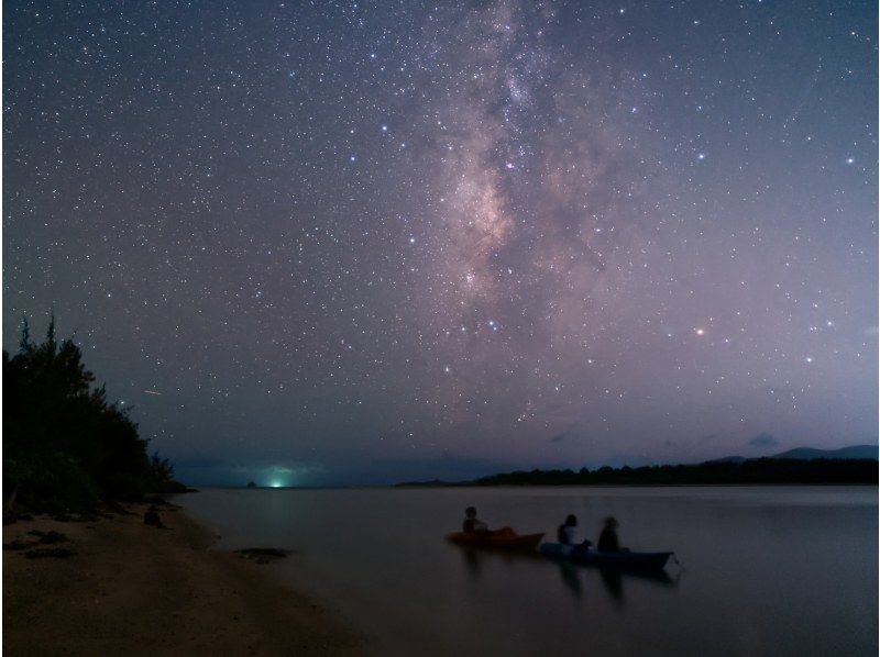 【沖縄・久米島】夕陽と星空の感動体験！！　サンセット&ナイトカヤックツアー　【当日予約OK・夜の久米島の海を満喫するナイトツアー・現地集合】の紹介画像
