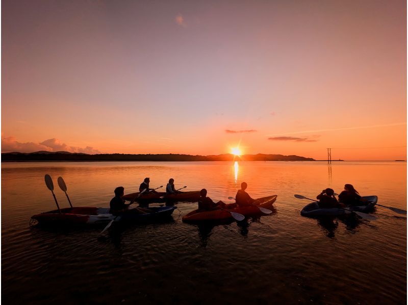 【沖縄・久米島】夕陽と星空の感動体験！！　サンセット&ナイトカヤックツアー　【当日予約OK・夜の久米島の海を満喫するナイトツアー・現地集合】の紹介画像