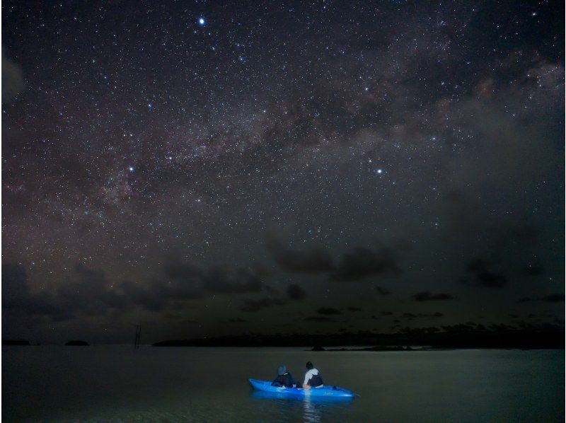 【沖縄・久米島】夕陽と星空の感動体験！！　サンセット&ナイトカヤックツアー　【当日予約OK・夜の久米島の海を満喫するナイトツアー・現地集合】の紹介画像