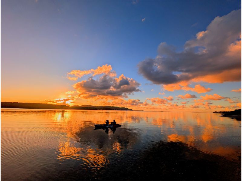 【沖縄・久米島】夕陽と星空の感動体験！！　サンセット&ナイトカヤックツアー　【当日予約OK・夜の久米島の海を満喫するナイトツアー・現地集合】の紹介画像
