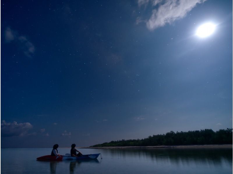 【沖縄・久米島】夕陽と星空の感動体験！！　サンセット&ナイトカヤックツアー　【当日予約OK・夜の久米島の海を満喫するナイトツアー・現地集合】の紹介画像