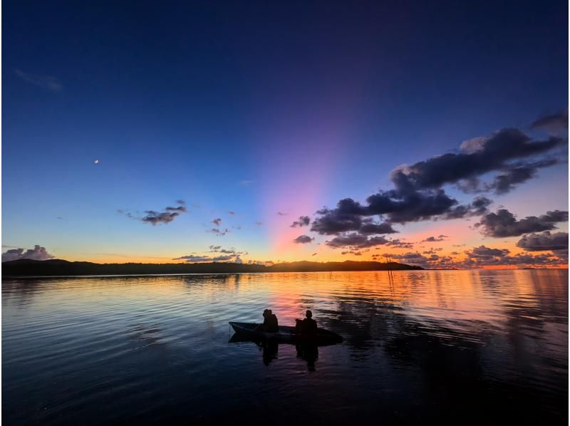 【沖縄・久米島】夕陽と星空の感動体験！！　サンセット&ナイトカヤックツアー　【当日予約OK・夜の久米島の海を満喫するナイトツアー・現地集合】の紹介画像