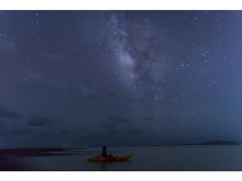 【沖縄・久米島】夕陽と星空の感動体験！！　サンセット&ナイトカヤックツアー　【当日予約OK・夜の久米島の海を満喫するナイトツアー・現地集合】の紹介画像