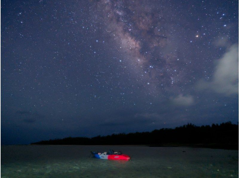 【沖縄・久米島】夕陽と星空の感動体験！！　サンセット&ナイトカヤックツアー　【当日予約OK・夜の久米島の海を満喫するナイトツアー・現地集合】の紹介画像