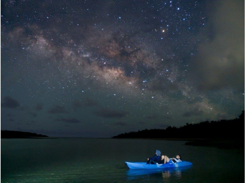 【沖縄・久米島】夕陽と星空の感動体験！！　サンセット&ナイトカヤックツアー　【当日予約OK・夜の久米島の海を満喫するナイトツアー・現地集合】の紹介画像
