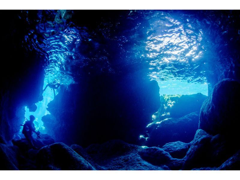【沖縄・宮古島】さぁー絶景へ！日本最大級のサンゴ礁群八重干瀬＆青の洞窟ボートシュノーケリングツアー♪初心者歓迎！（送迎・写真・動画サービス）の紹介画像