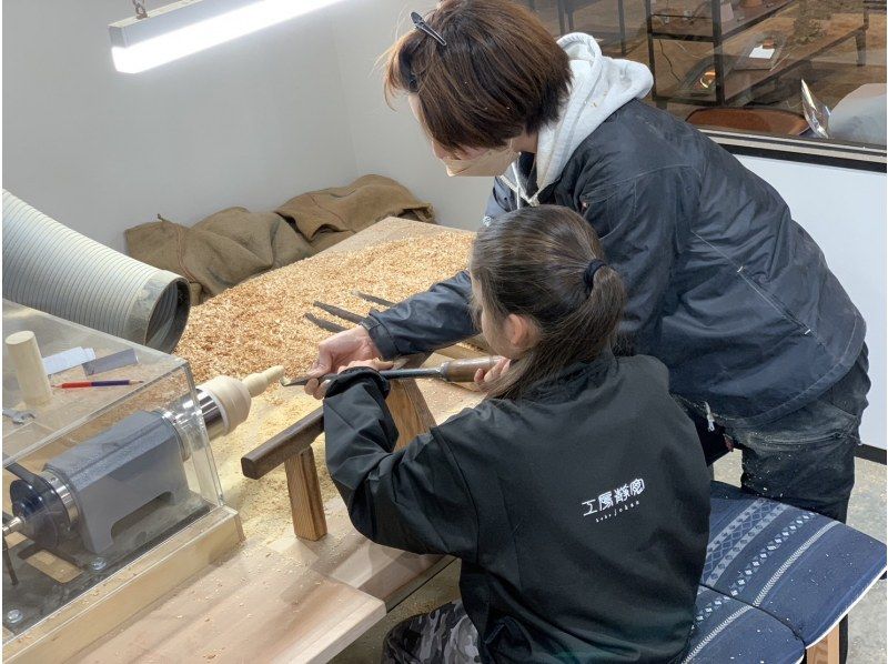 【石川・加賀】木地挽きろくろ体験！山中漆器の製造現場見学とカフェドリンク付の紹介画像