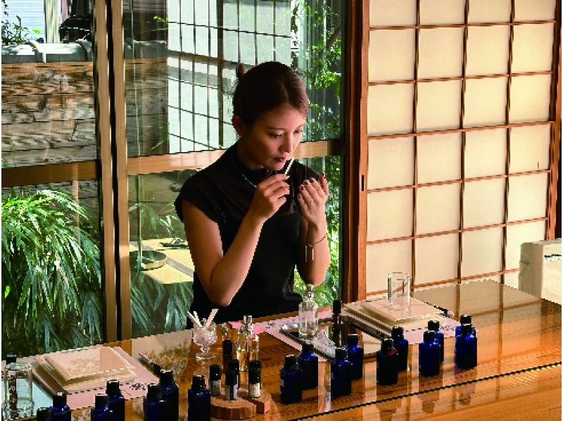 【京都市】 *:._オーガニック蜜蝋＋お好きな精油で作る［木芯アロマキャンドル（約50g／1瓶）］調香・手作り体験の紹介画像