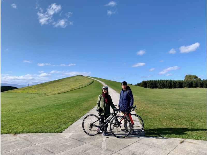 札幌ロードバイク】イサムノグチの作品巡りモエレ沼公園ロードバイク体験10Km【HIS】