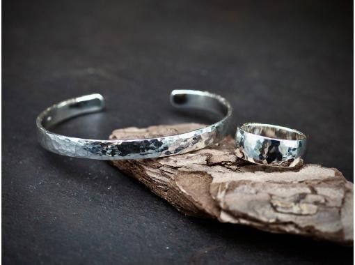 【東京・浅草橋】手首を飾る本格的なオリジナルバングルが作れるアクセサリーワークショップ 【東京・浅草橋】手首を飾る本格的なオリジナルバングルが作れるアクセサリーワークショップ