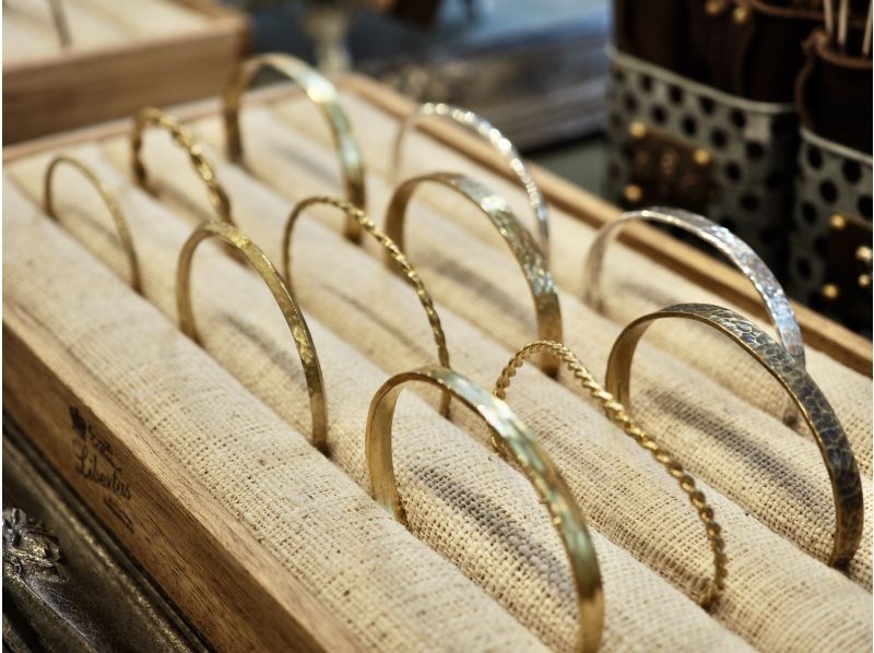 【東京・浅草橋】手首を飾る本格的なオリジナルバングルが作れるアクセサリーワークショップの紹介画像