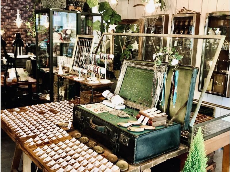 【東京・浅草橋】手首を飾る本格的なオリジナルバングルが作れるアクセサリーワークショップの紹介画像