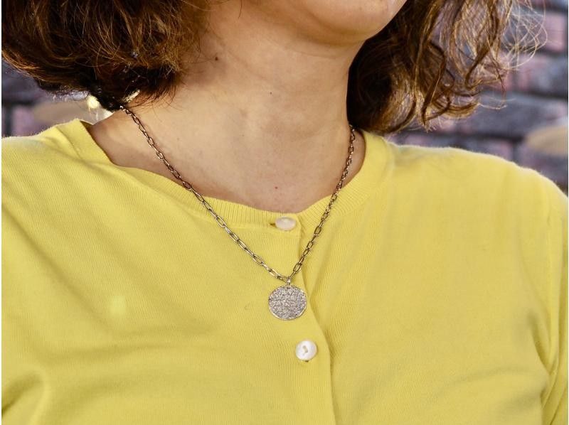 【東京・浅草橋】ネックレスやブレスレットなど、アレンジ自由なチャームが作れるアクセサリーワークショップの紹介画像