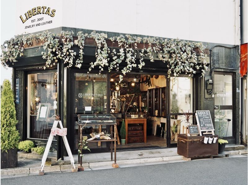 【東京・浅草橋】ネックレスやブレスレットなど、アレンジ自由なチャームが作れるアクセサリーワークショップの紹介画像