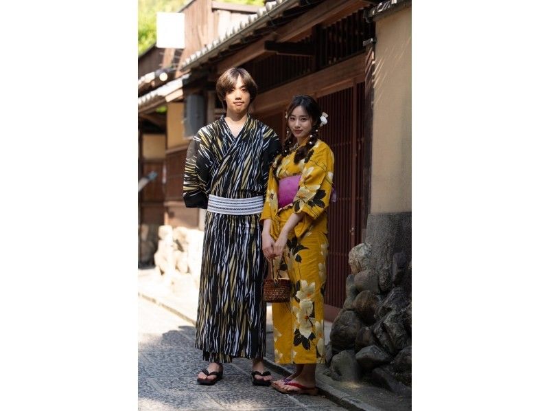[Kyoto/Kiyomizu Temple] Couple plan For a kimono/yukata date in Kyoto ☆ 5,000 yen for 2 people! Female hair set included♪の紹介画像