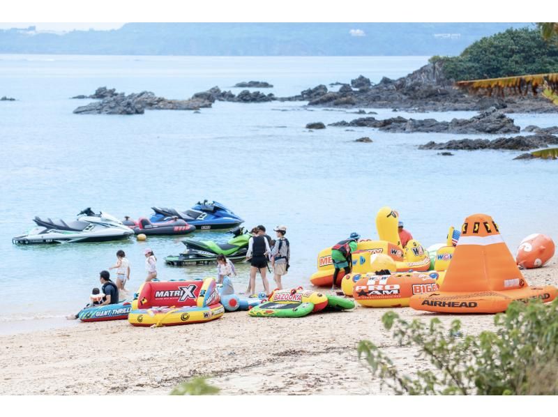 [Nago City, Nakijin Village, Kouri Island] Spend the best time on a private beach! Let's have fun with a great plan that allows you to choose 2 latest tubes as much as you want! "Plan A♪"の紹介画像