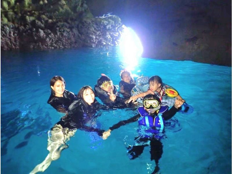 【沖繩恩納村】藍洞體驗潛水兩次！隨處免費取件，免費拍照贈送，完美的小團制♪の紹介画像
