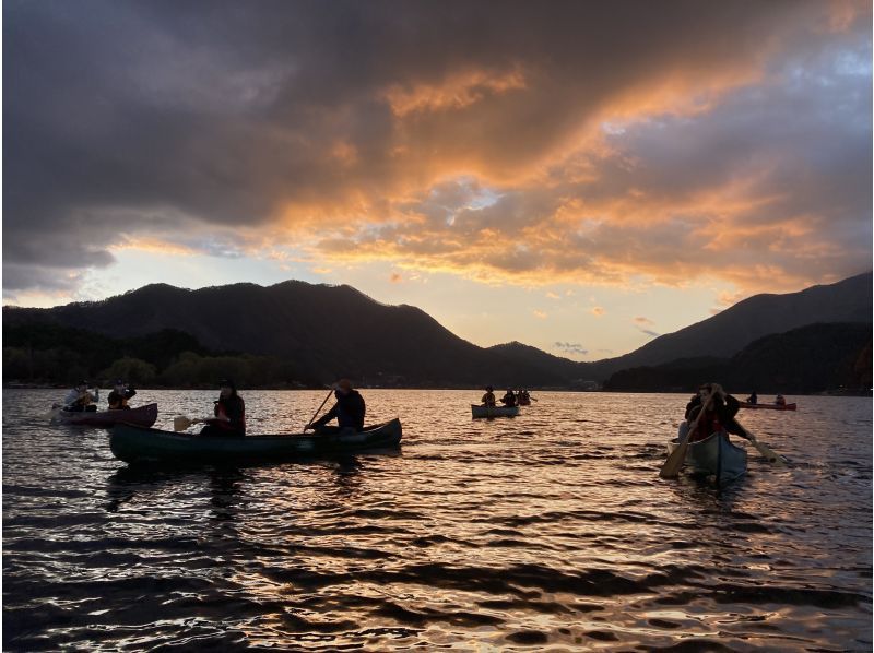 SALE！【山梨・精進湖】精進湖の大自然と富士山を満喫 ♪夕暮れの湖上は山陰が気持ちいい ！カナディアンカヌー体験！写真データ無料☆の紹介画像