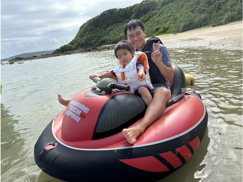 【名護市・今帰仁村・古宇利島】ドキドキ！ワクワク！免許いらず！お子様も運転OK！小さな運転手も大活躍♪アクアクルーザーで海を大冒険!の紹介画像