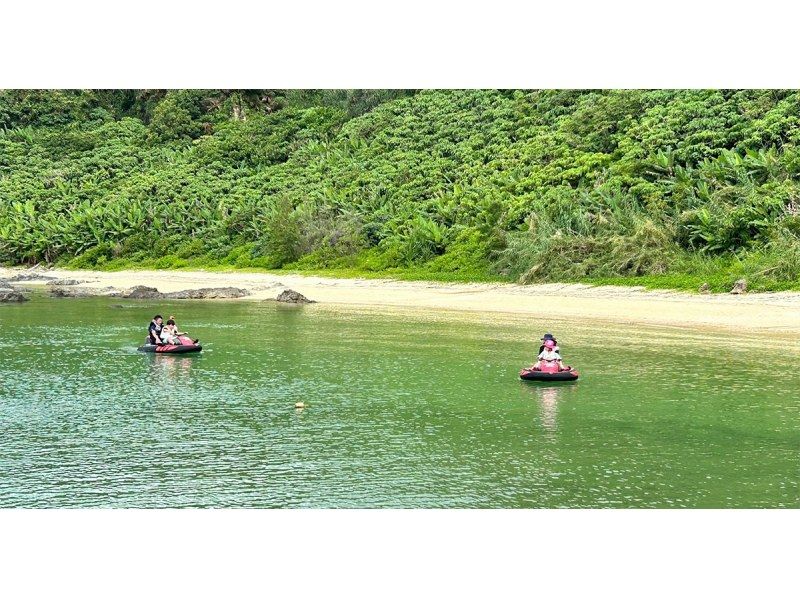 【名護市・今帰仁村・古宇利島】ドキドキ！ワクワク！免許いらず！お子様も運転OK！小さな運転手も大活躍♪アクアクルーザーで海を大冒険!の紹介画像