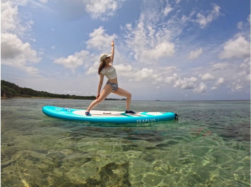 【宮古島】≪SUPヨガ ＆SUPクルージング≫ （2.5時間）体幹も心もととのう水上ヨガ体験！ドローン＆GoPro撮影無料★初心者歓迎の紹介画像
