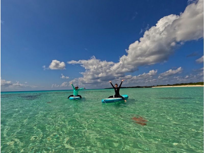 【宮古島】≪SUPヨガ ＆SUPクルージング≫ （2.5時間）体幹も心もととのう水上ヨガ体験！ドローン＆GoPro撮影無料★初心者歓迎の紹介画像