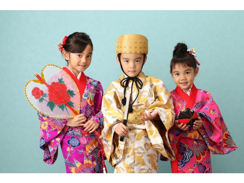 [Okinawa Kokusai Street] Family dressing and photography course (3 people or more)