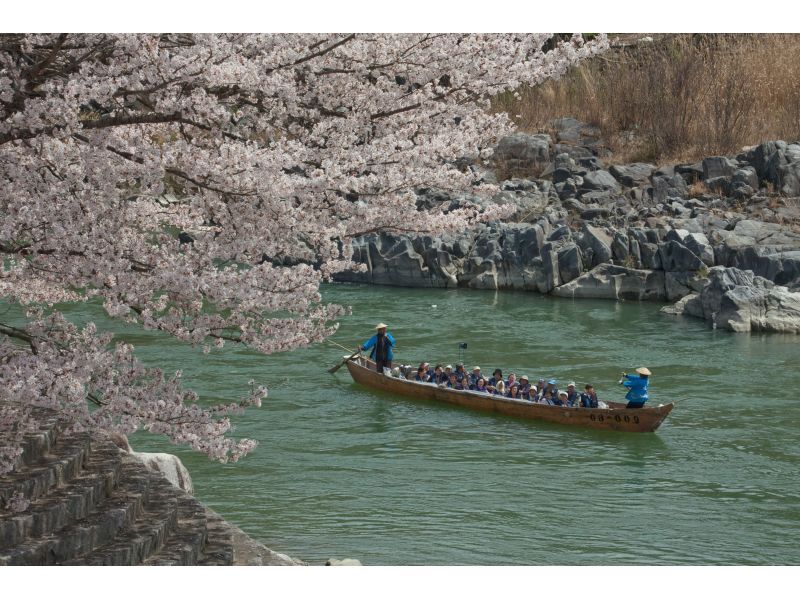 [นากาโนะ/อีดะ] ล่องเรือญี่ปุ่นในแม่น้ำ Tenryu- ล่องไปตามแม่น้ำ Tenryu ด้วยเรือญี่ปุ่นแบบดั้งเดิม! คนพายเรือจะแนะนำคุณเกี่ยวกับประเพณีของเรือญี่ปุ่น (ประวัติศาสตร์ การต่อเรือ เทคนิคการต่อเรือ)!の紹介画像