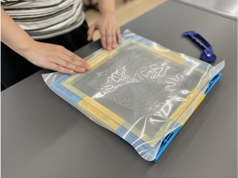 [โอซาก้า/เมืองตะวันออก] ประสบการณ์การพิมพ์ซิลค์สกรีน ♩ คุณสามารถสร้างเสื้อยืดและกระเป๋าโท้ตต้นฉบับได้!の紹介画像