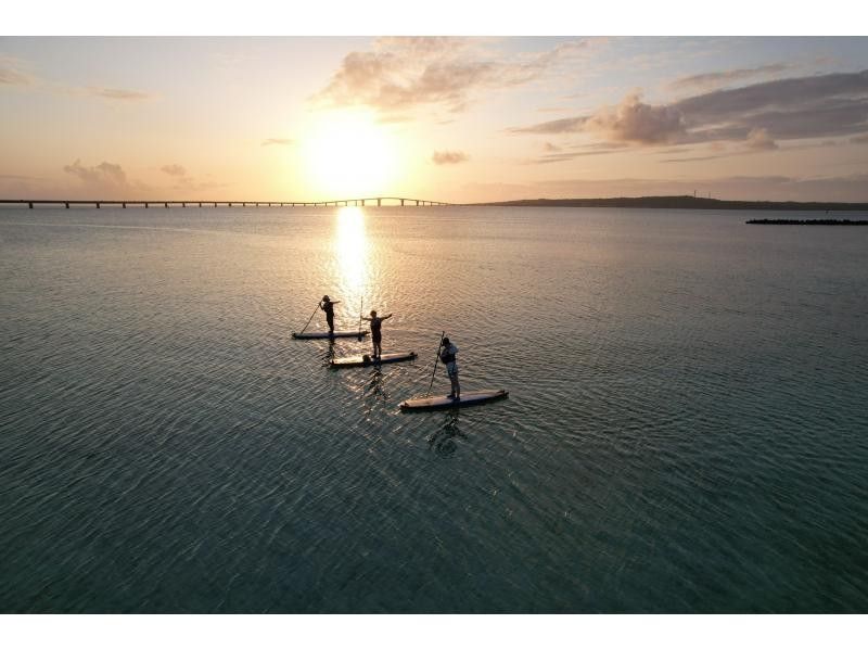 【沖縄・宮古島】【サンセットSUP】【ドローン撮影オプション】感動の夕日を浴びて海岸線をクルージング！の紹介画像