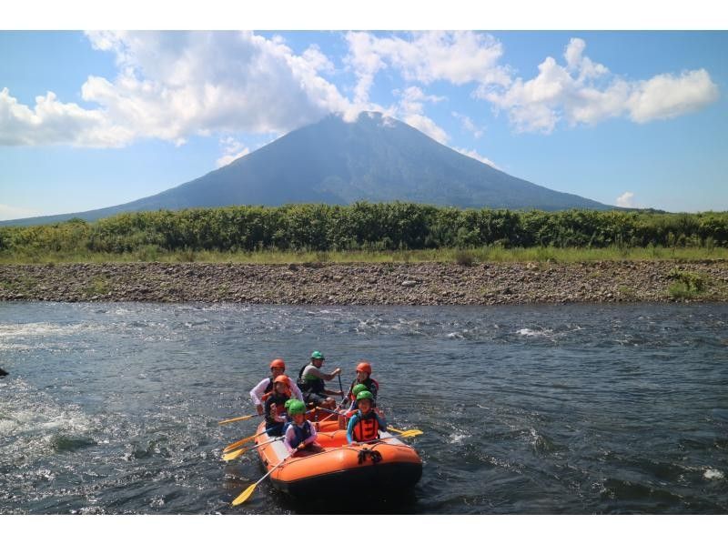 【北海道・ニセコ】1組1ボートで相乗り無し！写真データプレゼント！楽しくみんなでラフティング！初心者、お子様も大歓迎！の紹介画像