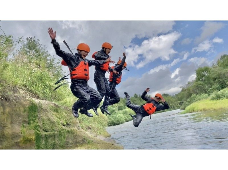 【北海道・ニセコ】1組1ボートで相乗り無し！写真データプレゼント！楽しくみんなでラフティング！初心者、お子様も大歓迎！の紹介画像