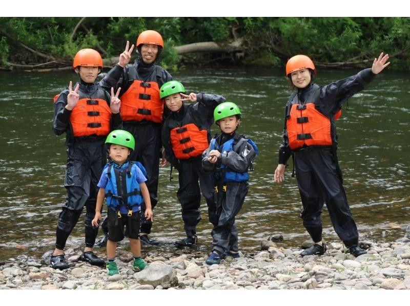 【北海道・ニセコ】1組1ボートで相乗り無し！写真データプレゼント！楽しくみんなでラフティング！初心者、お子様も大歓迎！の紹介画像