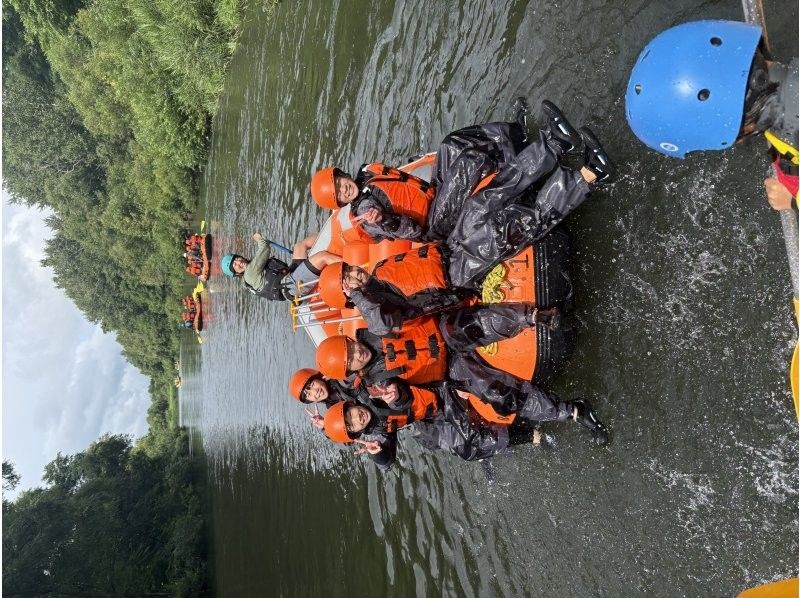 【北海道・ニセコ】1組1ボートで相乗り無し！写真データプレゼント！楽しくみんなでラフティング！初心者、お子様も大歓迎！の紹介画像