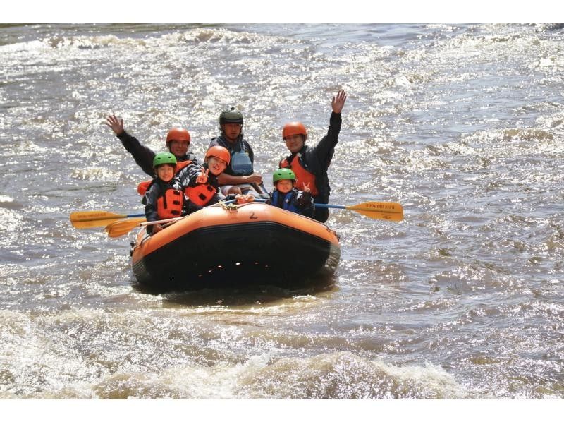【北海道・ニセコ】1組1ボートで相乗り無し！写真データプレゼント！楽しくみんなでラフティング！初心者、お子様も大歓迎！の紹介画像