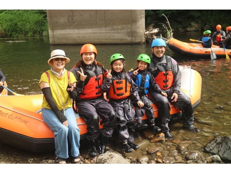 【北海道・ニセコ】1組1ボートで相乗り無し！写真データプレゼント！楽しくみんなでラフティング！初心者、お子様も大歓迎！の紹介画像