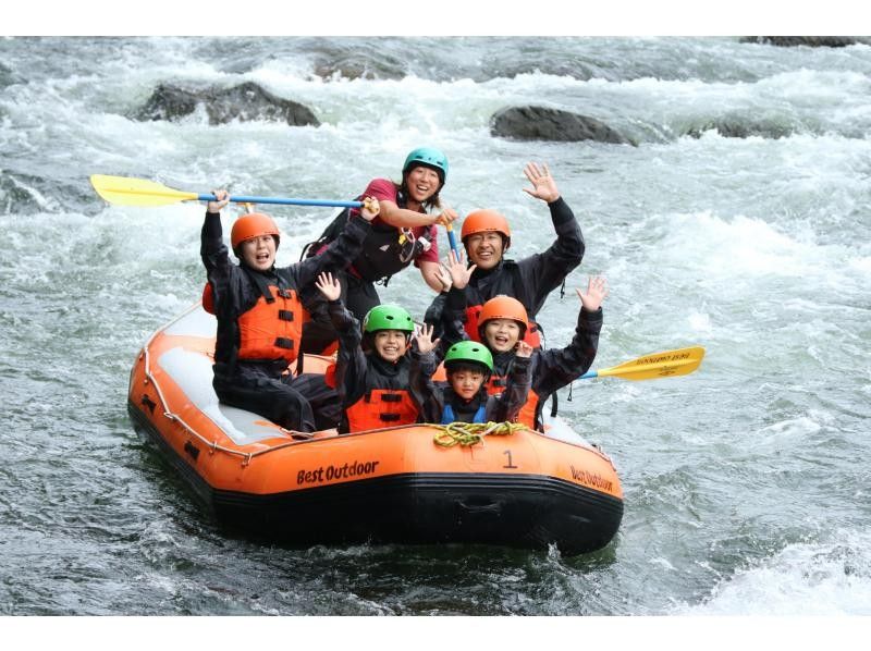【北海道・ニセコ】1組1ボートで相乗り無し！写真データプレゼント！楽しくみんなでラフティング！初心者、お子様も大歓迎！の紹介画像