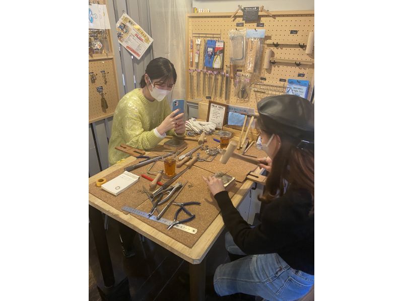 [Osaka/Shinsaibashi] Make it by tapping! Authentic accessory making experience (brass)《Recommended for couples/women/beginners too! 》の紹介画像