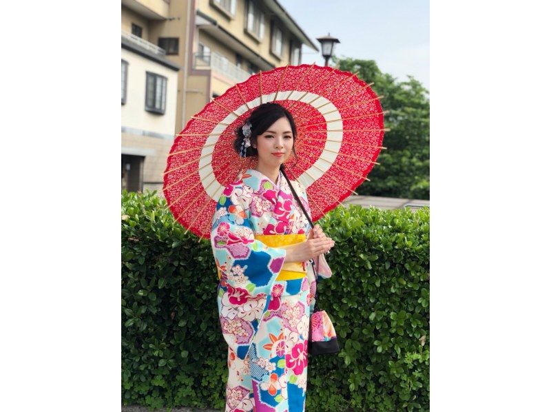 [京都东山]让我们穿着和服在京都市内散步♪搭配简单的发型！和服（浴衣）租赁计划の紹介画像