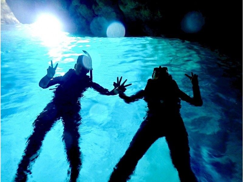 《SALE♪♪》 [Onna Village/Blue Cave] Blue Cave snorkeling by boat♪Boarding fee included, photo shoot included◎Recommended for women and couples◎の紹介画像