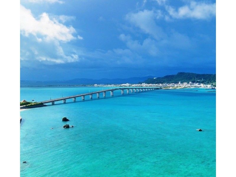 【4小時包船】暢遊無人島及津堅島，盡情享受奢華時光。提供浮潛和SUP槳板體驗。當天可空手而來！設有洗手間。 3歲以下兒童免費。の紹介画像