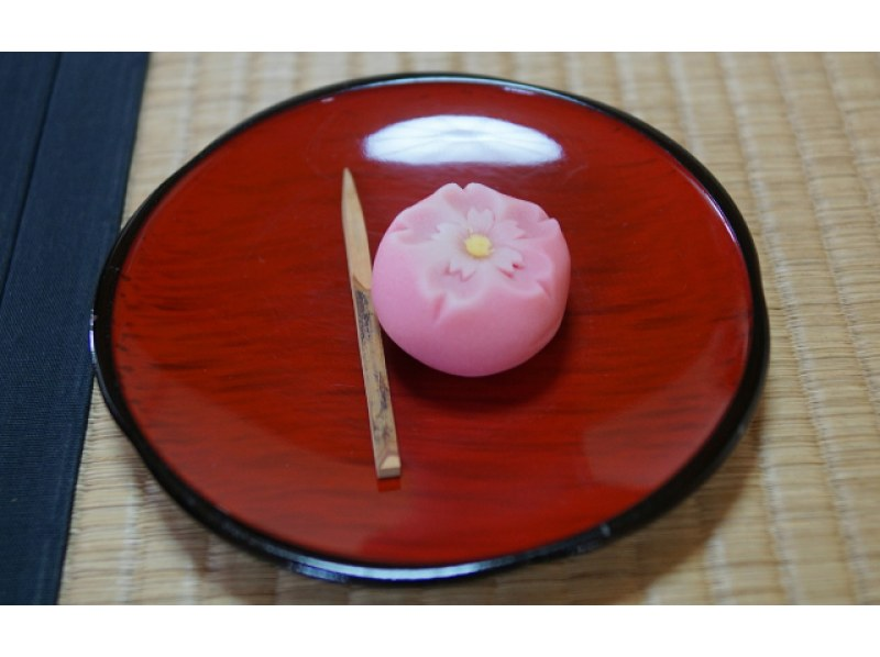 โตเกียว: ประสบการณ์พิธีชงชาแบบญี่ปุ่นเป็นภาษาอังกฤษの紹介画像
