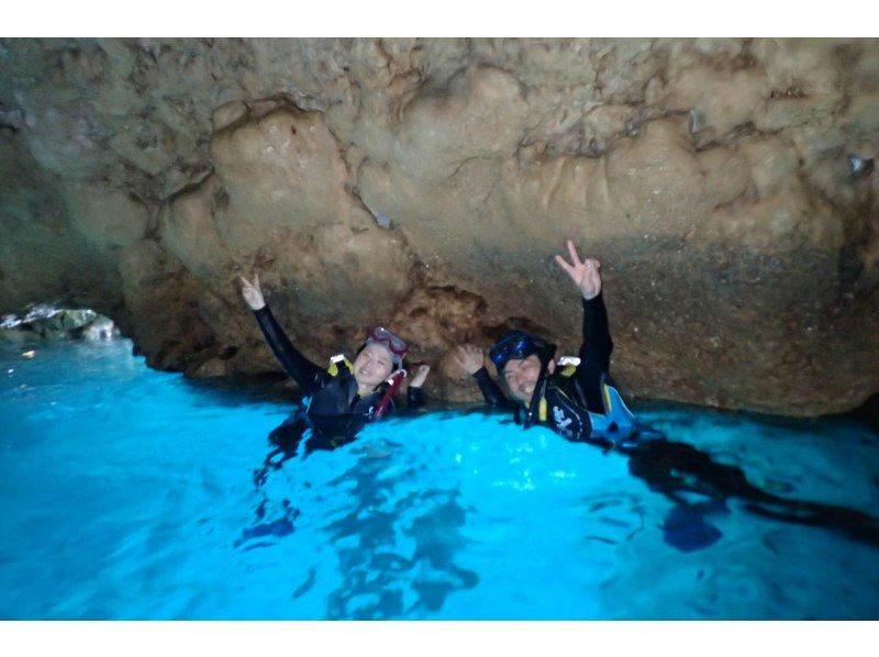 【北谷出発】往復送迎付き！青の洞窟体験ダイビングの紹介画像