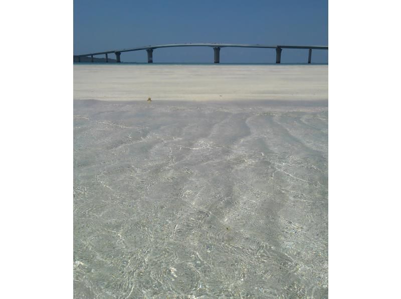 Landing tour on the sandy beach (Uni no Hama) that appears at low tide in Miyakojima, Okinawa Prefectureの紹介画像