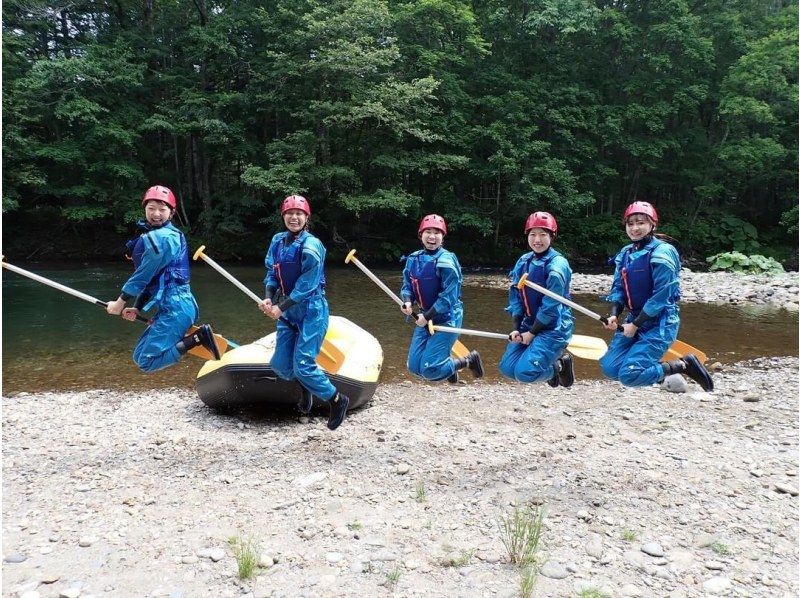 【北海道・南富良野】富良野・トマムで遊ぶなら♪　空知川ラフティング　６歳からOK！ベース移転記念！今シーズン写真データ無料！の紹介画像