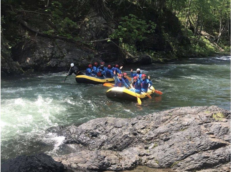 【北海道・南富良野】富良野・トマムで遊ぶなら♪　空知川ラフティング　６歳からOK！ベース移転記念！今シーズン写真データ無料！の紹介画像