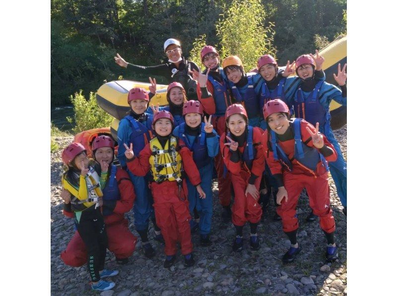 【北海道・南富良野】富良野・トマムで遊ぶなら♪　空知川ラフティング　６歳からOK！ベース移転記念！今シーズン写真データ無料！の紹介画像