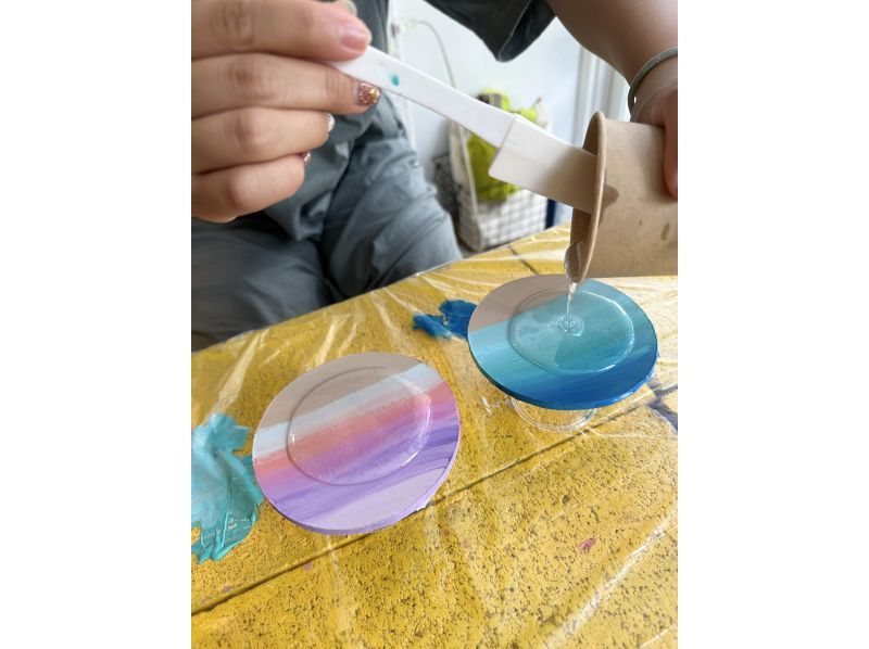 [Ishigaki Island/Experience] Resin art experience "Ocean coaster (2 pieces) production"/Make your memories of the sea into shape ♡ Groups are also welcome!の紹介画像