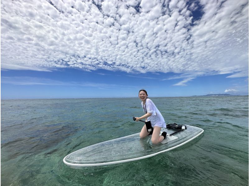 บันทึกช่วงเวลาที่เต็มไปด้วยอารมณ์ที่สุดในชีวิตของฉันบน Instagram 360 ขึ้นไปบน SUP ใสๆ และล่องไปในมหาสมุทรที่ใสราวกับคริสตัล [โอกินาว่า หมู่บ้านอนนะ โมโตบุ]の紹介画像