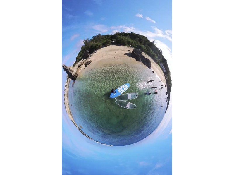 บันทึกช่วงเวลาที่เต็มไปด้วยอารมณ์ที่สุดในชีวิตของฉันบน Instagram 360 ขึ้นไปบน SUP ใสๆ และล่องไปในมหาสมุทรที่ใสราวกับคริสตัล [โอกินาว่า หมู่บ้านอนนะ โมโตบุ]の紹介画像